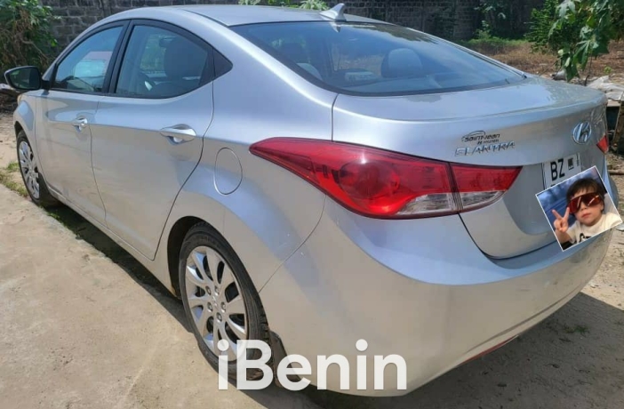 hyundai-elantra-2012-big-4