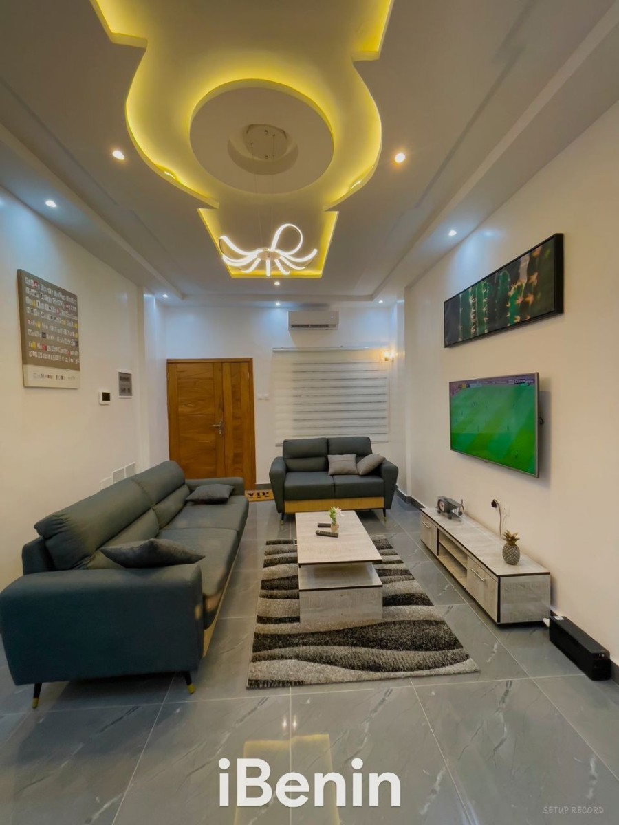 apparemment-meuble-de-luxe-a-louer-a-cotonou-fidjrosse-plage-une-chambre-salon-big-0