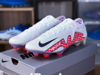 paires-de-crampons-nike-v1